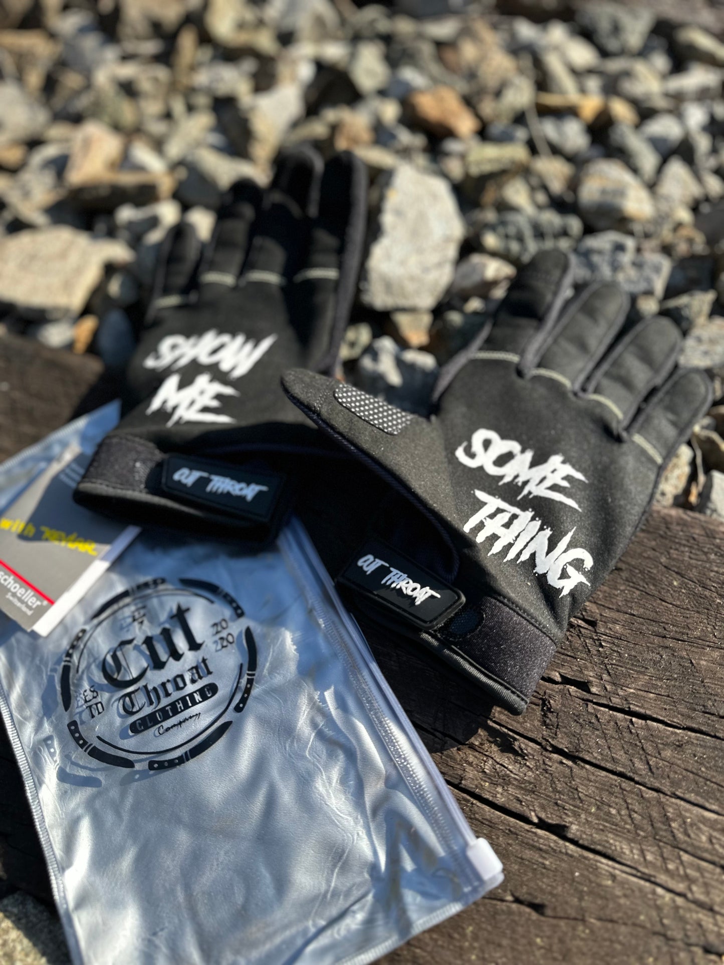 Circle Logo Gloves