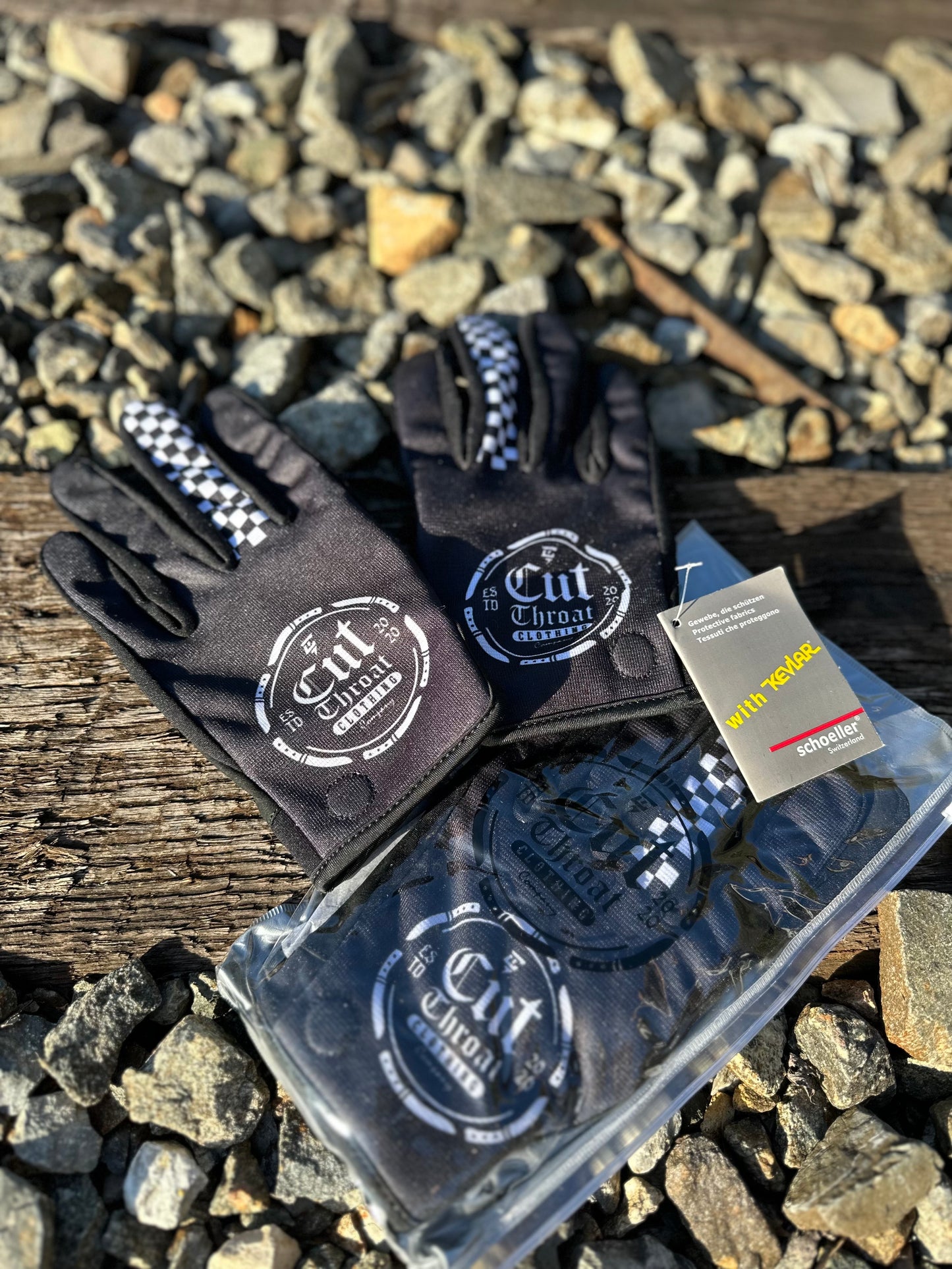 Circle Logo Gloves